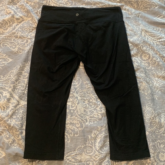Lulu capris size 10 - Picture 2 of 3